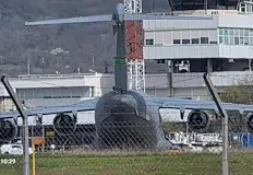 Машините С 17 Globemaster се презареждат по предварително съгласуван графикОгромни военнотранспортни
