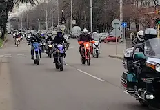 Масивно шествие потегли по улиците под полицейска охранаОфициалният старт на