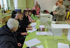 Активността е по висока отколкото тази на изборите за парламент през