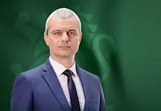 Лидерът на Възраждане посреща празника си на фона на остра