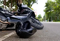 Младежът връхлетя кола в насрещното и избяга с помощта на