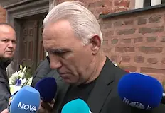 Златното поколение се сбогува с легендарния си капитанСтотици футболни фенове