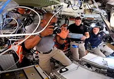 Корабът Орион премина границата от 219 000 километра от ЗемятаЧетиримата