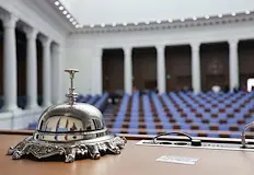 Рекордна избирателна активност изпрати 240 представители в 52 то Народно събраниеС