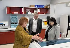 Партийният елит обеща национална сигурност на фона на медицинска апаратураПредизборната