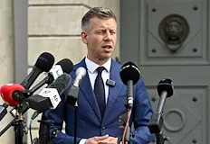 Отиващият си премиер Виктор Орбан обвърза помощта с рестарт на