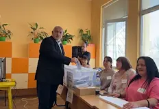 Лидерът на ГЕРБ гласува в БанкяШансовете за съставяне на редовно