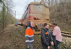 Скоростните ограничения от 40 км ч заради свлачището отпадат от утреОт