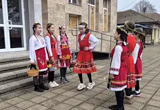 Българският обичай оживя в русенското село навръх големия християнски празникДеца