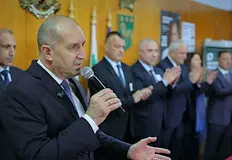 Лидерът на Прогресивна България събира подкрепа в Асеновград преди вотаЛидерът