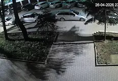 Малолетни потрошиха колата на семейство с дете със специални потребности