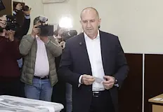 Лидерът на коалиция Прогресивна България упражни правото си на вот