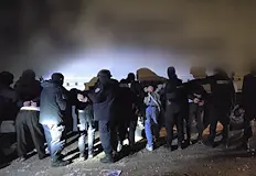 Задържаха сириец при опит да скрие 11 мигранти в ТИРГлавна