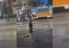 Пътник е леко ранен при удара на мотриситеКатастрофа между два