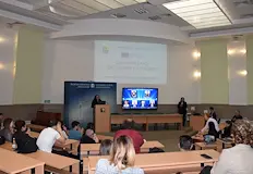 Едноседмичен форум съчетава модерни лекции и практически занятияНад 20 чуждестранни