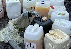 Неизвестните извършители сринаха част от стена на гараж и задигнаха