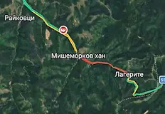 Задръстването в района блокира трафика напълноКатастрофа между лек автомобил и