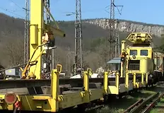 Движението на влаковете остава спряноДвижението по железопътната линия между гарите