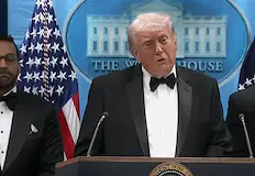 Президентът на САЩ и съпругата му Мелания бяха евакуирани невредими