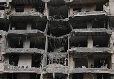 Израел отрича обвиненията и твърди че атакува единствено обекти на