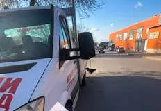 Шофьор счупи огледало на паркиран бус но остави бележка с