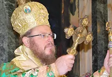 Миряните посрещнаха Благодатния огън пристигнал от Йерусалим чрез съседна РумънияВярващи