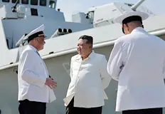 Ким Чен ун инспектира оръжейните системи на 5000 тонния боен корабСеверна Корея