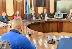 Община Русе отговори на обвиненията за бракуваните автобуси и стадионаКритичният