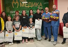 Малчуганите изненадаха лекарите в Русе с великденски подаръциДеца от град