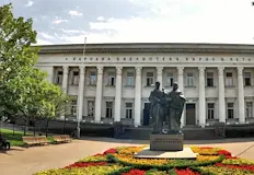 Ръководството признава за риск от падащи корнизи в централното фоайе