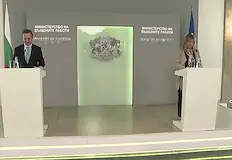 Нашенците в Лондон чакат по 40 минути пред секциитеМинистерството на