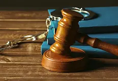 Управникът прекара деня на вота в арестаКметът на симитлийското село