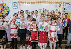 Възпитаници на Дойче шуле пресъздадоха българските пролетни обичаиВъзпитаниците на Средното