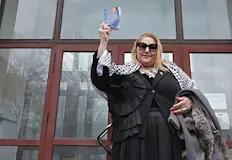 Румънската евродепутатка ще бъде съдена в родината си за седем