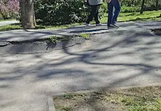 Институциите бавят ремонта край Розариума вече месециНеприятно 30 сантиметрово пропадане на
