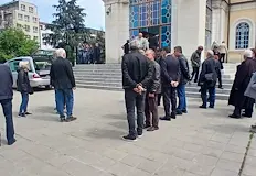 Заместник областен управител връчи съболезнователен адрес на близкитеДесетки русенци се сбогуваха