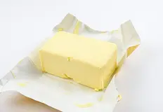 Инспектори затвориха суровина за имитиращи продукти в непочистен цехБългарската агенция