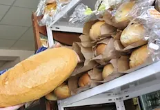 Клиентите приемат новите цени на насъщния с примирениеПовишените разходи за