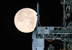 Корабът Орион премина половината от 400 хилядното трасе и се готви