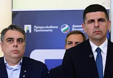 Десните решават утре дали цепят общата си парламентарна групаСъдбата на