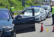 42 годишен гърмя със законен пистолет заради спор на шосетоМъж на