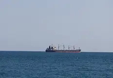Корабът с 18 500 варела петрол хвърли котва до ХафунПирати