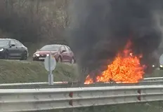 Очевидци се притекоха на помощ до бензиностанция Лукойл но пламъците