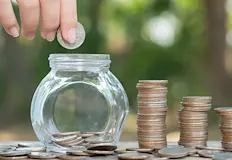 Натрупаната инфлация обезцени спестяванията в универсалните фондовеУниверсалните пенсионни фондове у
