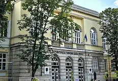 Родители въстават срещу образователния инспекторат след орязан прием в МГ