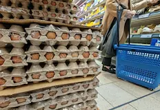 Потребители се оплакват че стоките от един лев вече струват