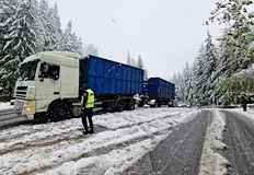 Обявиха оранжев код за опасни валежи в СмолянскоОбилен снеговалеж наложи