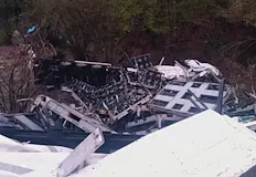 Движението остава блокирано до изтеглянето на тежката машинаСмертоносна катастрофа с