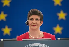 Демократичната коалиция остана под прага с едва 1 подкрепаКлара Добрев