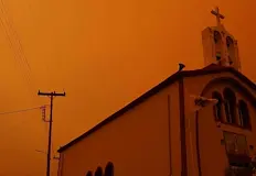 Червен код затвори училищата в седем региона на странатаСвирепата буря